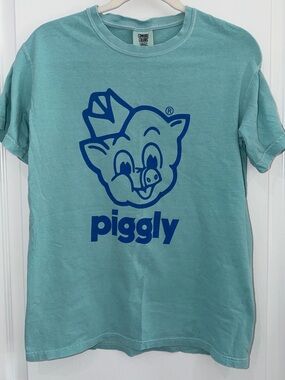 Comfort Colors woman’s  Tee in Aqua with Blue Piggly wiggly Hilton head  Logo S